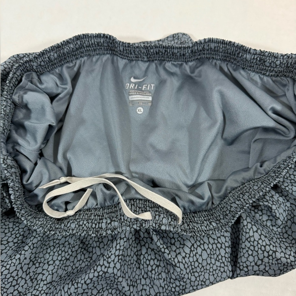 Women’s Nike Gray Athletic Shorts Lightweight Performance Sz XL - Picture 4 of 8